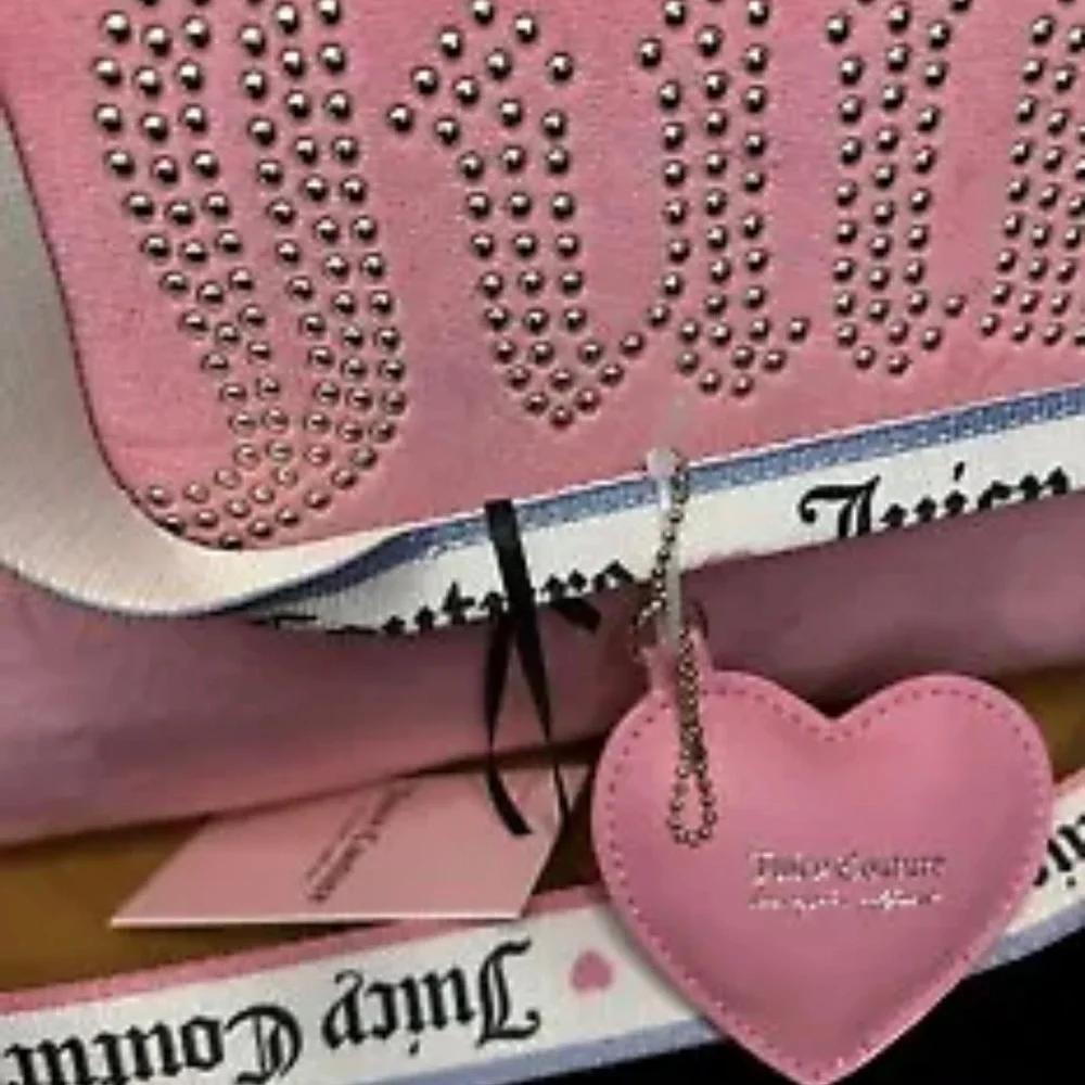 JUICY COUTURE NWT Duffel Bag Pink Velour Weekender Sold Out! - Picture 2 of 8